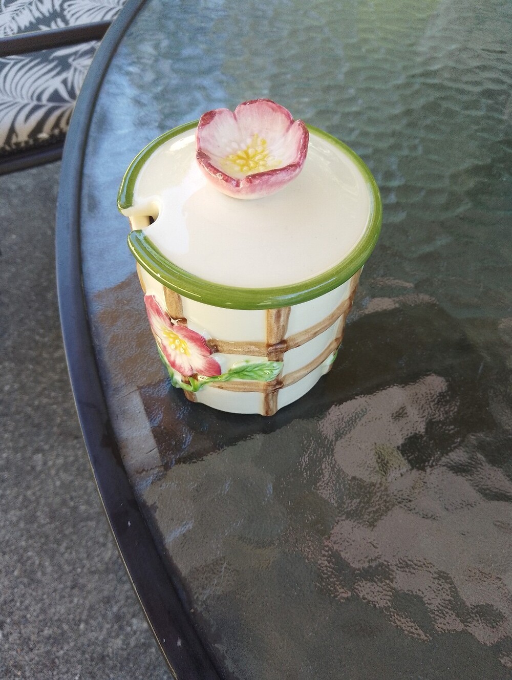 Adorable Honey Container - Picture 6 of 6